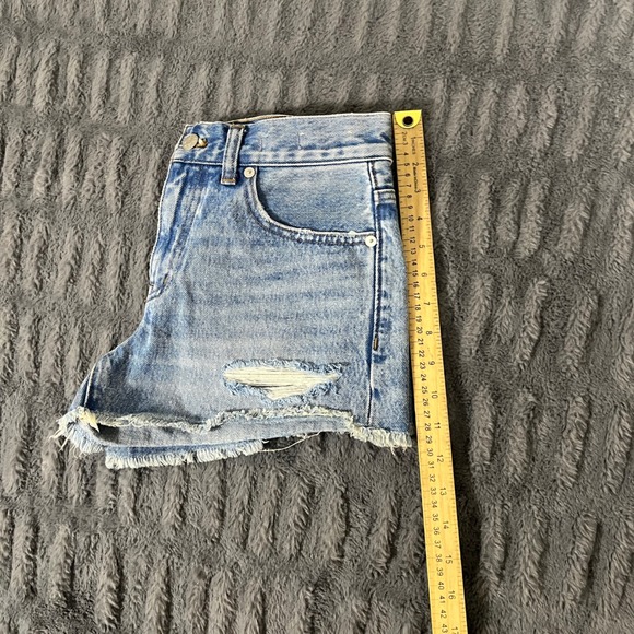 Madewell The Low Rise Boyfriend Short Denim Distressed Frayed Hem Size 24 - Picture 9 of 11